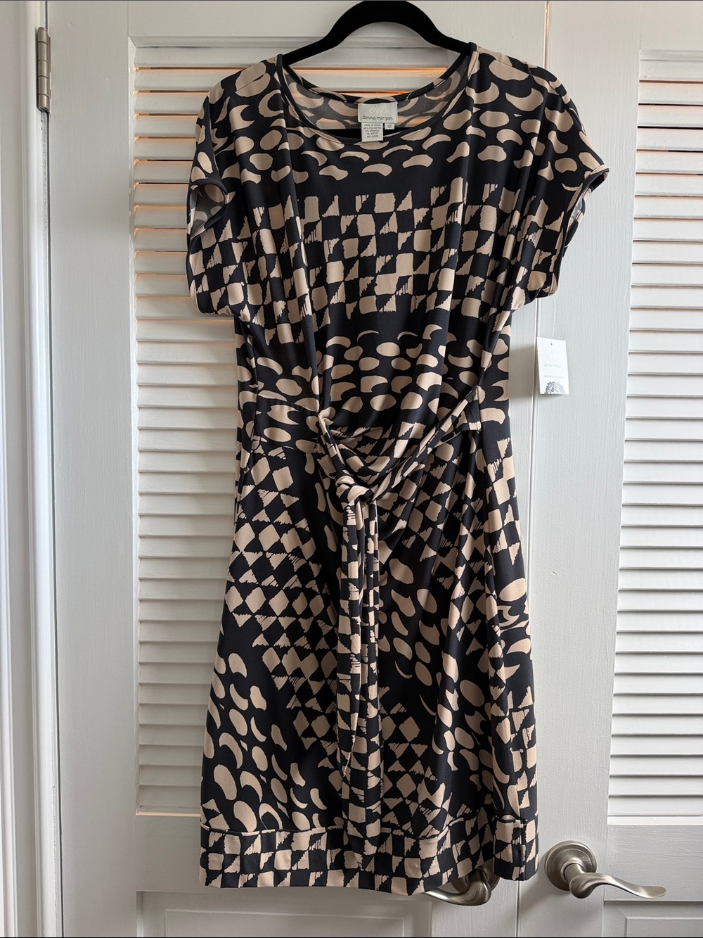 Donna Morgan Black and Beige Abstract Knot-Front Midi Dress